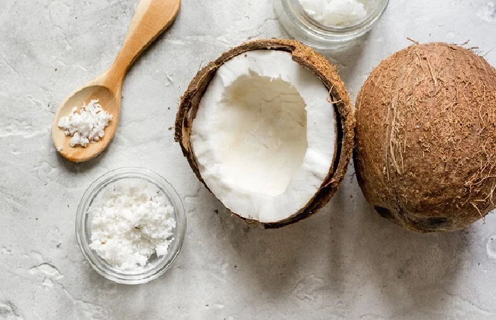 نارگیل شکسته شده